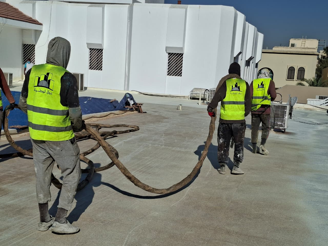 فريق عوازل الوطنية يُنجز عزل سطح منزل باستخدام فوم بولي يوريثين