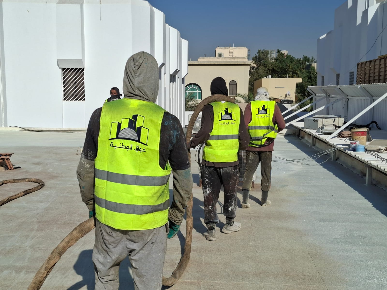 عزل فوم بولي يوريثين على سطح فيلا سكنية في حي العليا بالرياض — بعد التطبيق